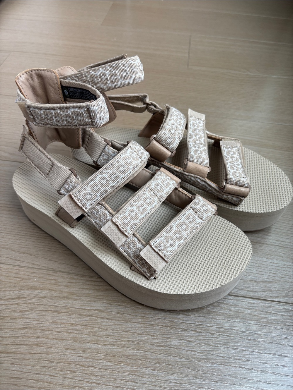 Women's Teva Mevia Flatform Strappy Sandal - Picture 2 of 12